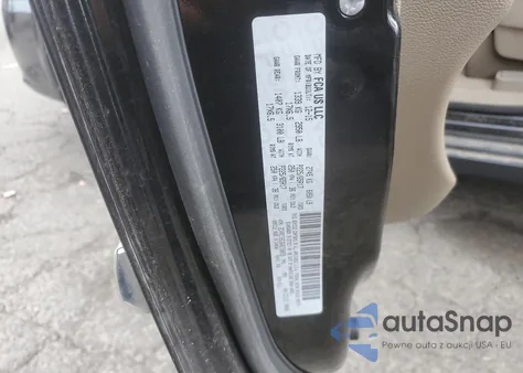 2016 Chrysler Town & Country Touring из США, поврежденный, VIN 2C4RC1BG3GR238035